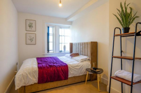 Bury 2 Bedroom 1 Bathroom in Town Center Sleeps 4